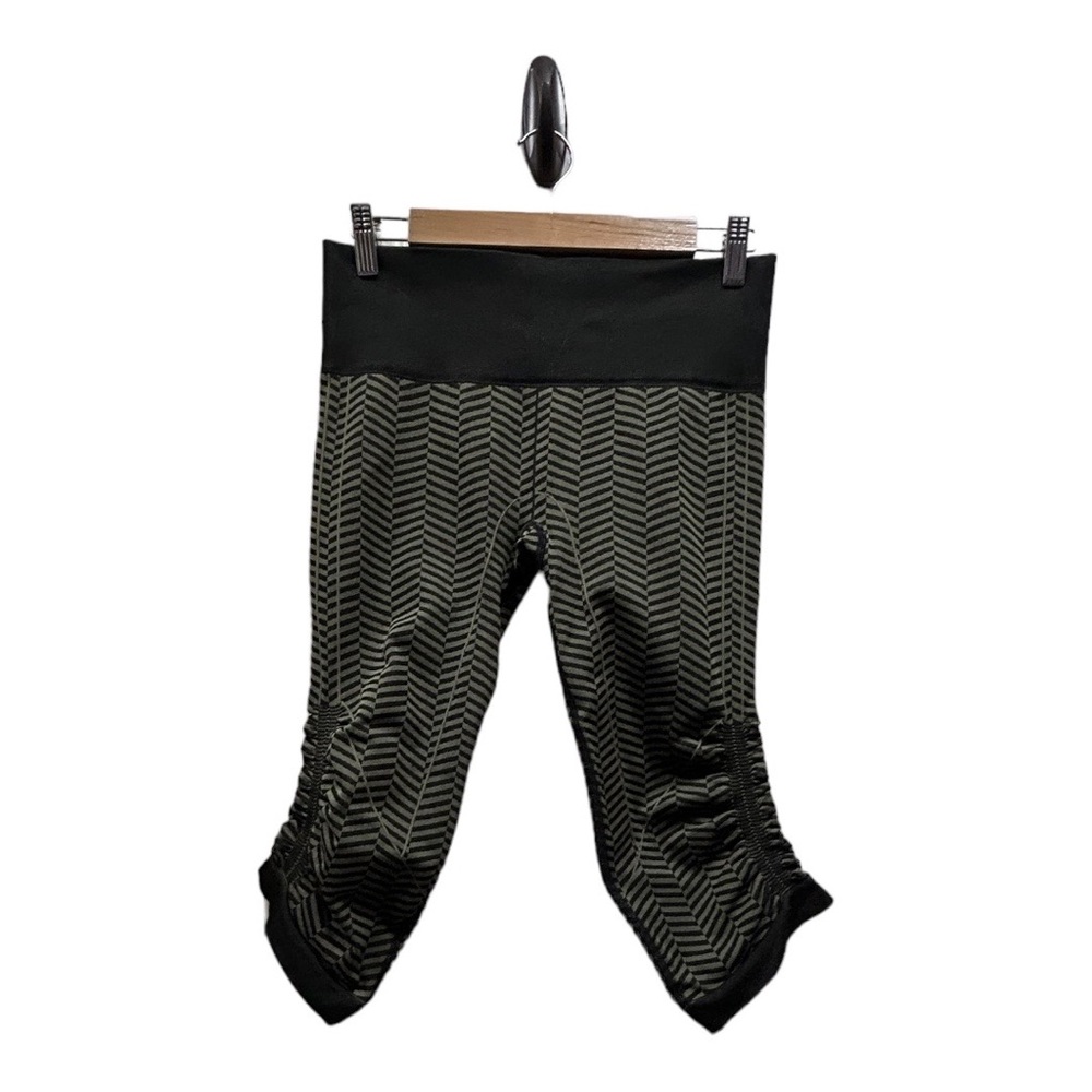 NWOT Lululemon Ebb To Street cropped pant Sz 8 Heathered Fatigue Green Chevron